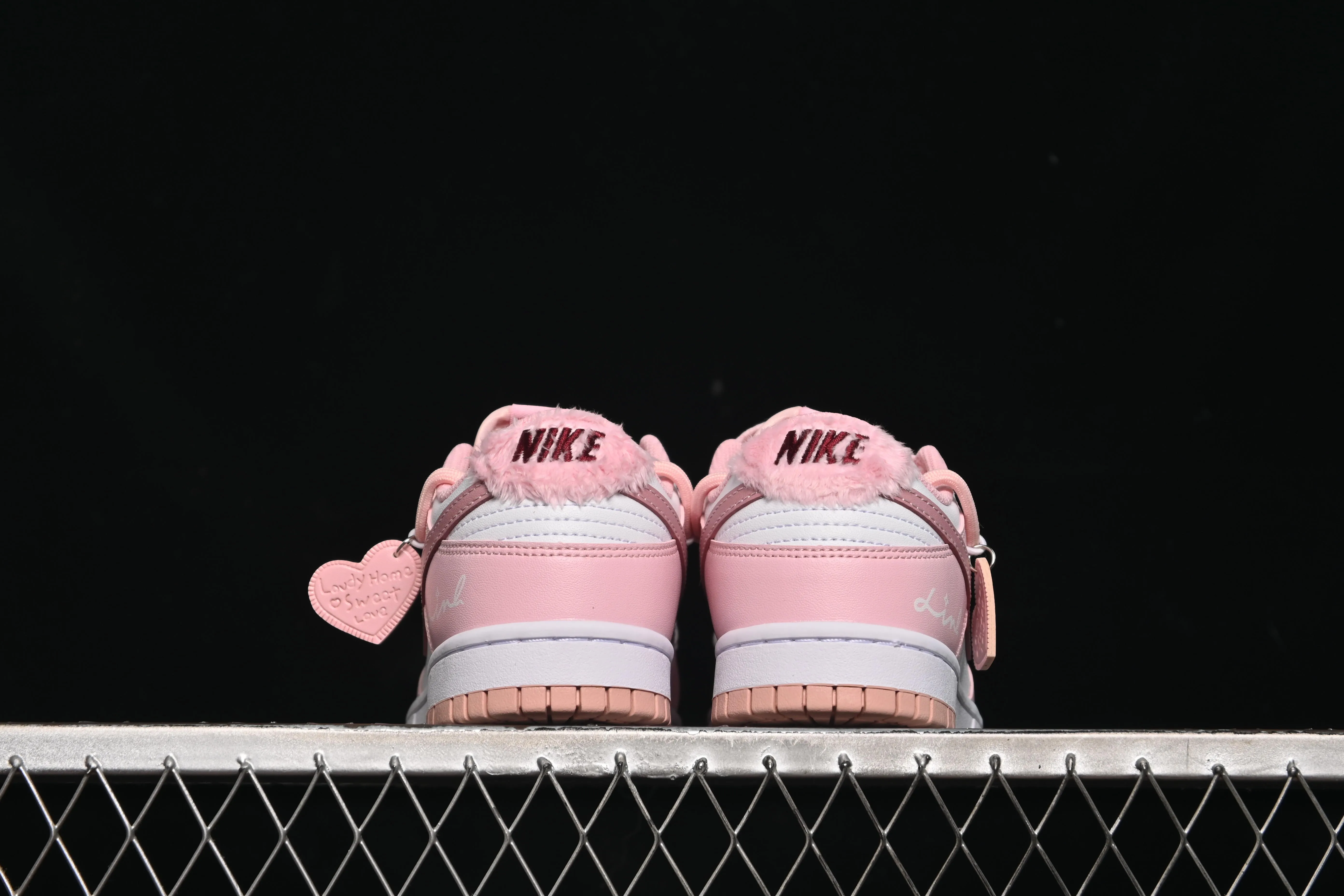 All Categories Nk SB Dunk Series Nk SB Dunk Low Low-top sneakers Nike SB Dunk Low White Pink Straps Low-top casual sneakers DO6485-600